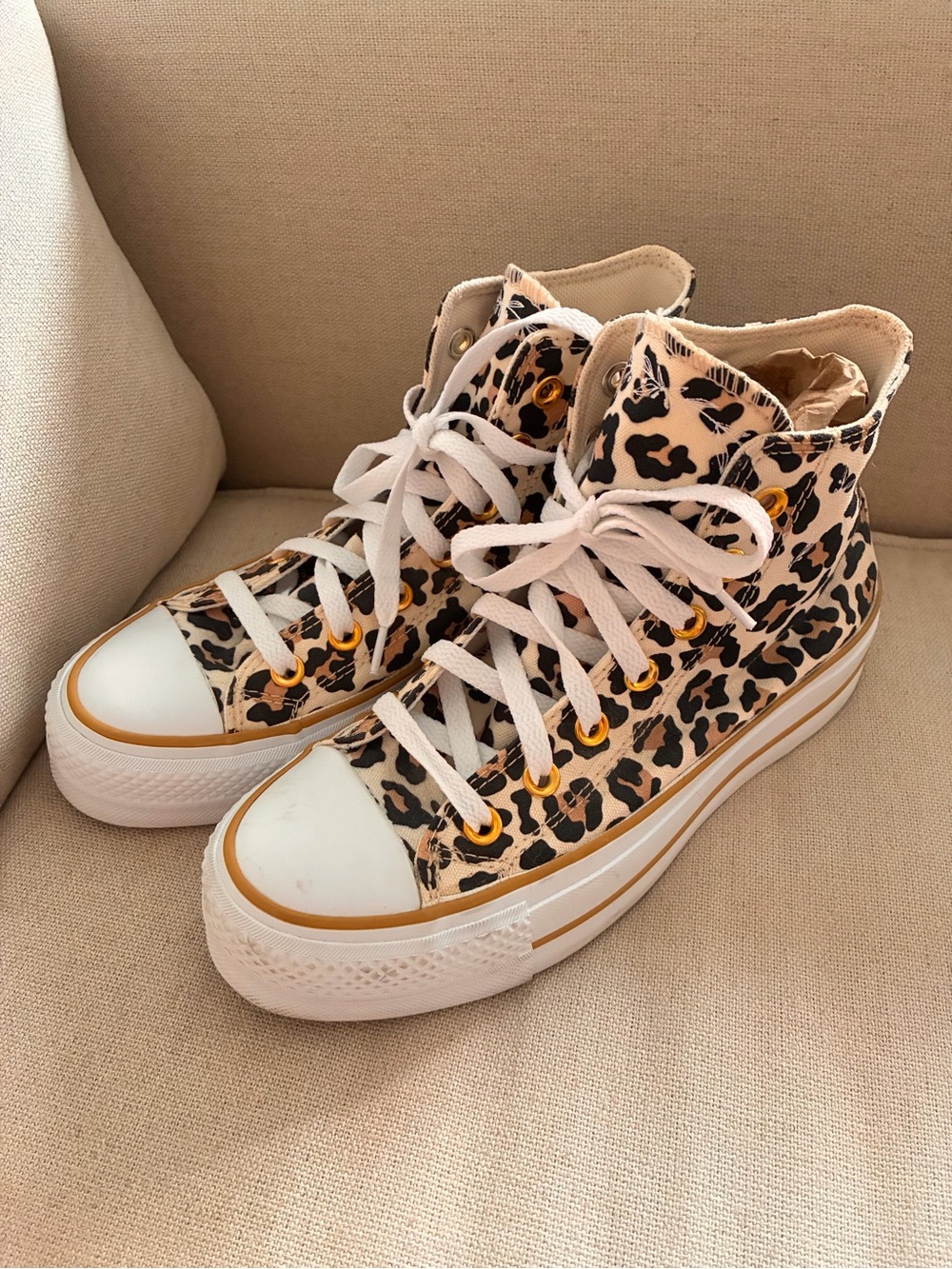 Converse Chuck Taylor High Top Tennis Shoe Athletic 6 Women’s All Star Leopard